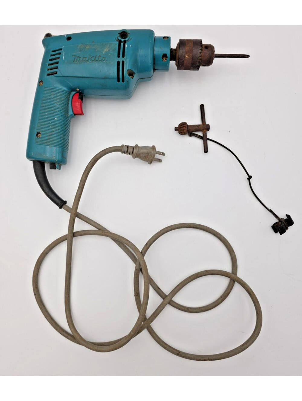 Makita 6510LVR 3/8" 10MM Corded Electric Drill 3 Amp Variable Speed w/ Chuck Key